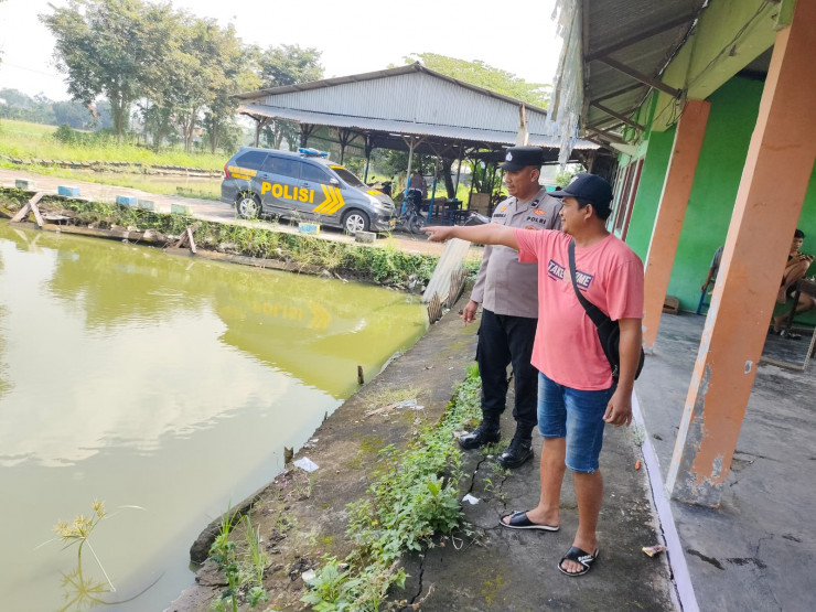 Polsek Sukodono Dampingi Pembudidaya Ikan Lele Ketahanan Pangan di Desa Pademonegoro