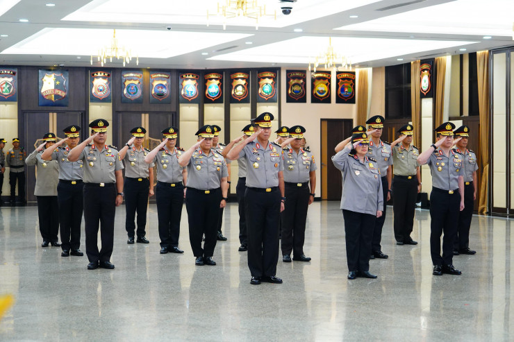17 Perwira Tinggi Polri Naik Pangkat, Satu Diantaranya Raih Bintang Tiga
