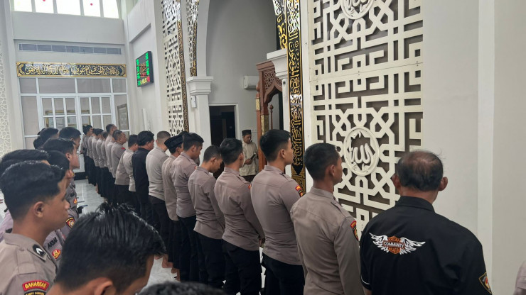 Polresta Sidoarjo Shalat Ghaib untuk Korban Penembakan di Way Kanan