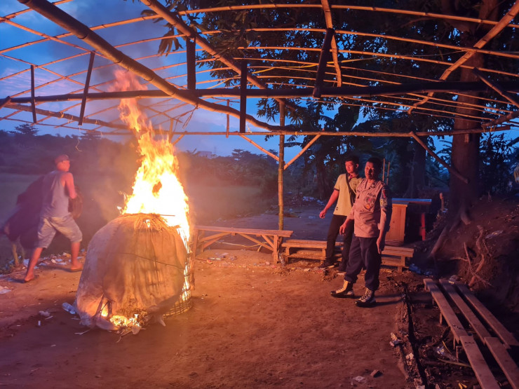 Respon Dumas Sabung Ayam, Polsek Jabon Turun Langsung Datangi Lokasi