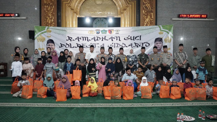 Polresta Sidoarjo Gelar Safari Ramadhan dan Bagikan Takjil di Perempatan Gedangan