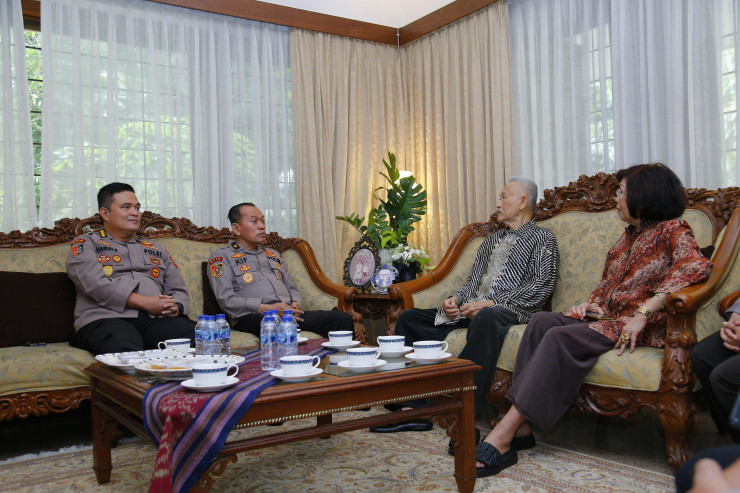 Anjangsana HUT Bhayangkara ke-79, Polri Kunjungi Mantan Kapolri Jenderal (Purn) Roesdihardjo