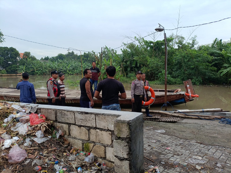 Polsek Balongbendo Cek Keamanan Penyeberangan Tambangan Perahu