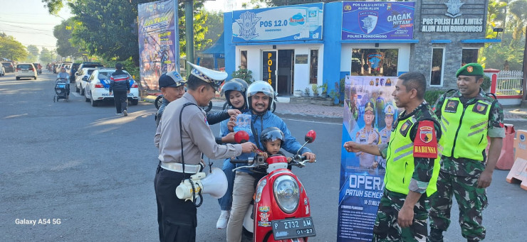 Operasi Patuh Semeru 2025 Polres Bondowoso Sapa Masyarakat di CFD Gelorakan Tertib Lalu Lintas