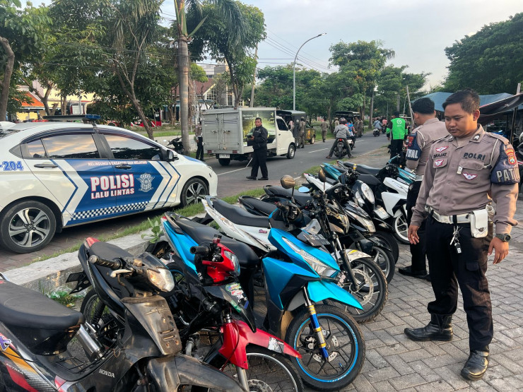 Polres Tanjungperak Amankan Puluhan Motor Diduga Balap Liar di Akses Suramadu