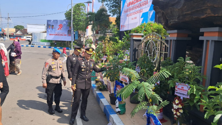 Dukung Ketahanan Pangan Ratusan Bibit Tanaman Produktif Jadi Ucapan Selamat Hari Bhayangkara ke -79 di Ponorogo
