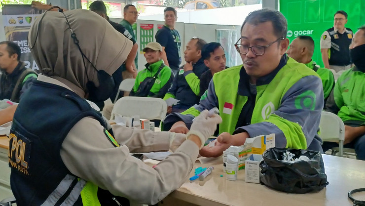 Senyum Ceria Driver Ojol Dapat Layanan Kesehatan Gratis dari Polresta Malang Kota Jelang Hari Bhayangkara ke -79